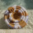 Cum îți pregătești copilul pentru prima experiență la piscină în această vară