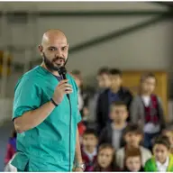 Încep inscrierile in programul care ii invata pe elevi cum sa interactioneze cu animalele de companie