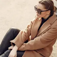 Paltoanele Camel: clasicul eleganței în garderoba ta