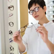 Cât de mult contează forma ramelor ochelarilor de vedere?