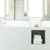 Alegerea dulapurilor într-o baie de mici dimensiuni