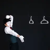 Cum să te bucuri de un spectacol potrivit pentru copiii tăi