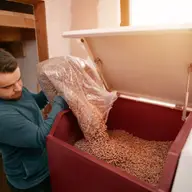 Cât costă un sac de peleți și cât te ține în sezonul rece