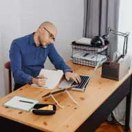 Când are sens să centralizezi achizițiile administrative la un singur furnizor?