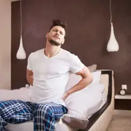 5 semne că hernia de disc necesită consultul unui neurochirurg