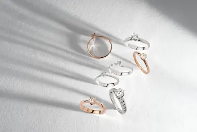 Cum să alegi inelul de logodnă cu diamant pentru o cerere de neuitat