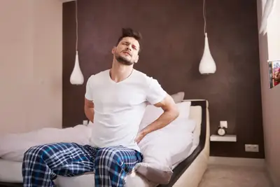 5 semne că hernia de disc necesită consultul unui neurochirurg