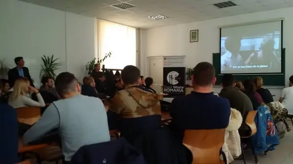 Informarea şi conştientizarea sunt importante pentru a evita risipa de alimente în perioada sărbătorilor