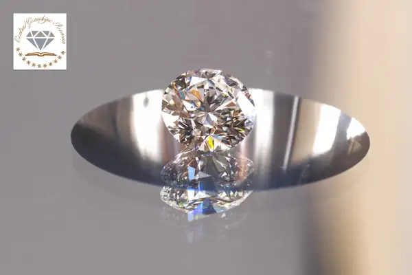 De ce strălucesc diamantele