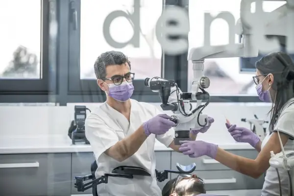 Cariile netratate complica tratamentul stomatologic de salvare a dintilor - ce presupune tratamentul pe canal