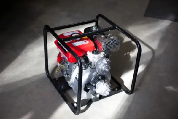 Cum se folosește corect o motopompă?