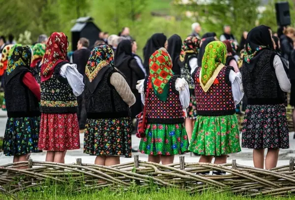 Nuntă în stil ardelean: teme și decor inspirate din tradiție