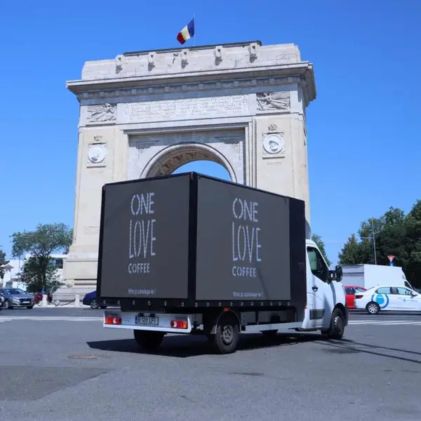 Eficiența panourilor publicitare stradale LED