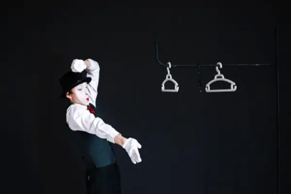 Cum să te bucuri de un spectacol potrivit pentru copiii tăi