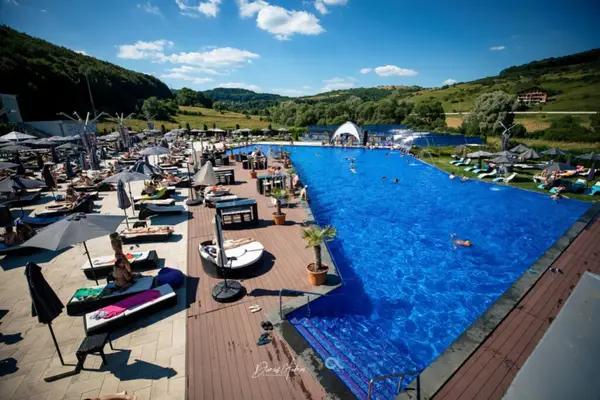 Oxygen Pool and Lounge