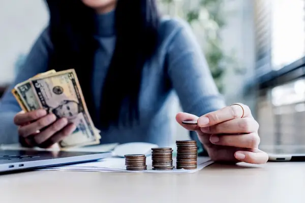 Ai nevoie urgentă de bani? Întrebările care te pot ajuta să iei o decizie financiară mai bună