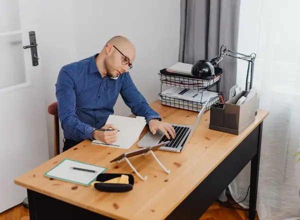 Când are sens să centralizezi achizițiile administrative la un singur furnizor?