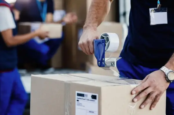 Un producător și-a schimbat ambalajul pentru a reduce costurile de transport. Economia nu a venit din material, ci din dimensiuni
