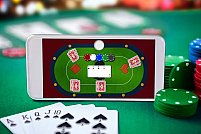 Poker la mese live sau online? Avantaje şi dezavantaje