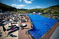 Oxygen Pool and Lounge